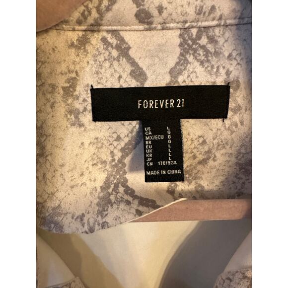 White & Gray Snakeskin Soft Crop Jacket - Size Large - Animal Print, Boho Jacket - Picture 2 of 2